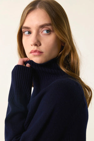 Bild in Slideshow öffnen, DES PETIT HAUTS Aramis Sweater
